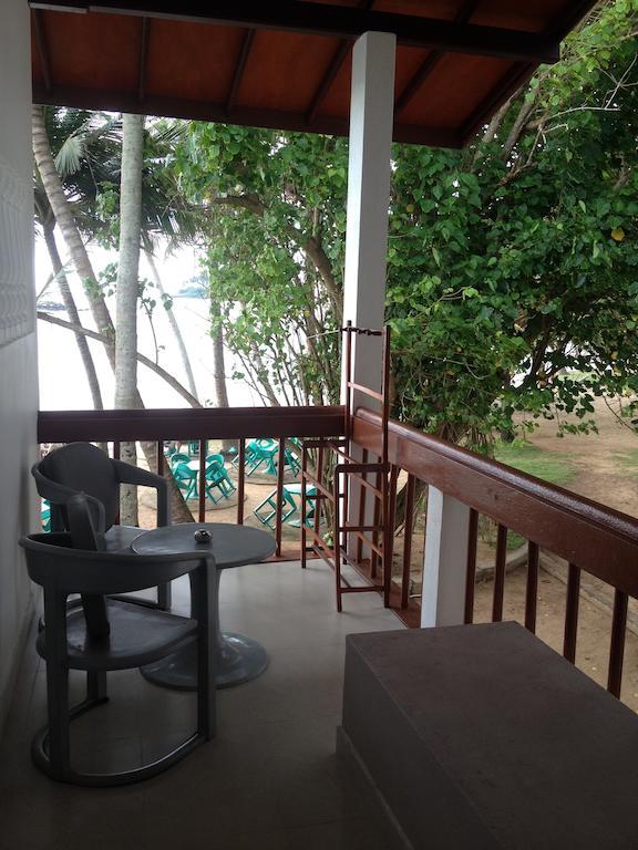 Ypsylon Tourist Resort Beruwala Exteriör bild