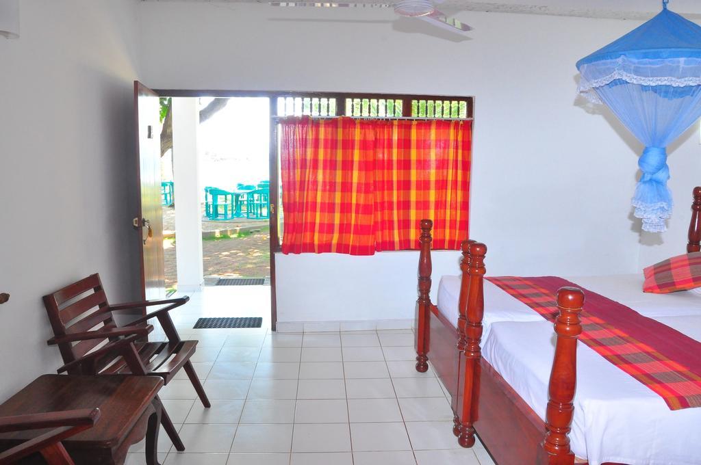 Ypsylon Tourist Resort Beruwala Exteriör bild