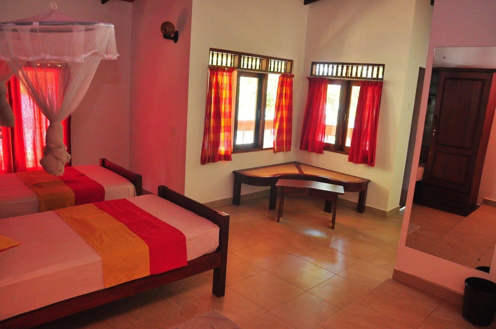 Ypsylon Tourist Resort Beruwala Exteriör bild