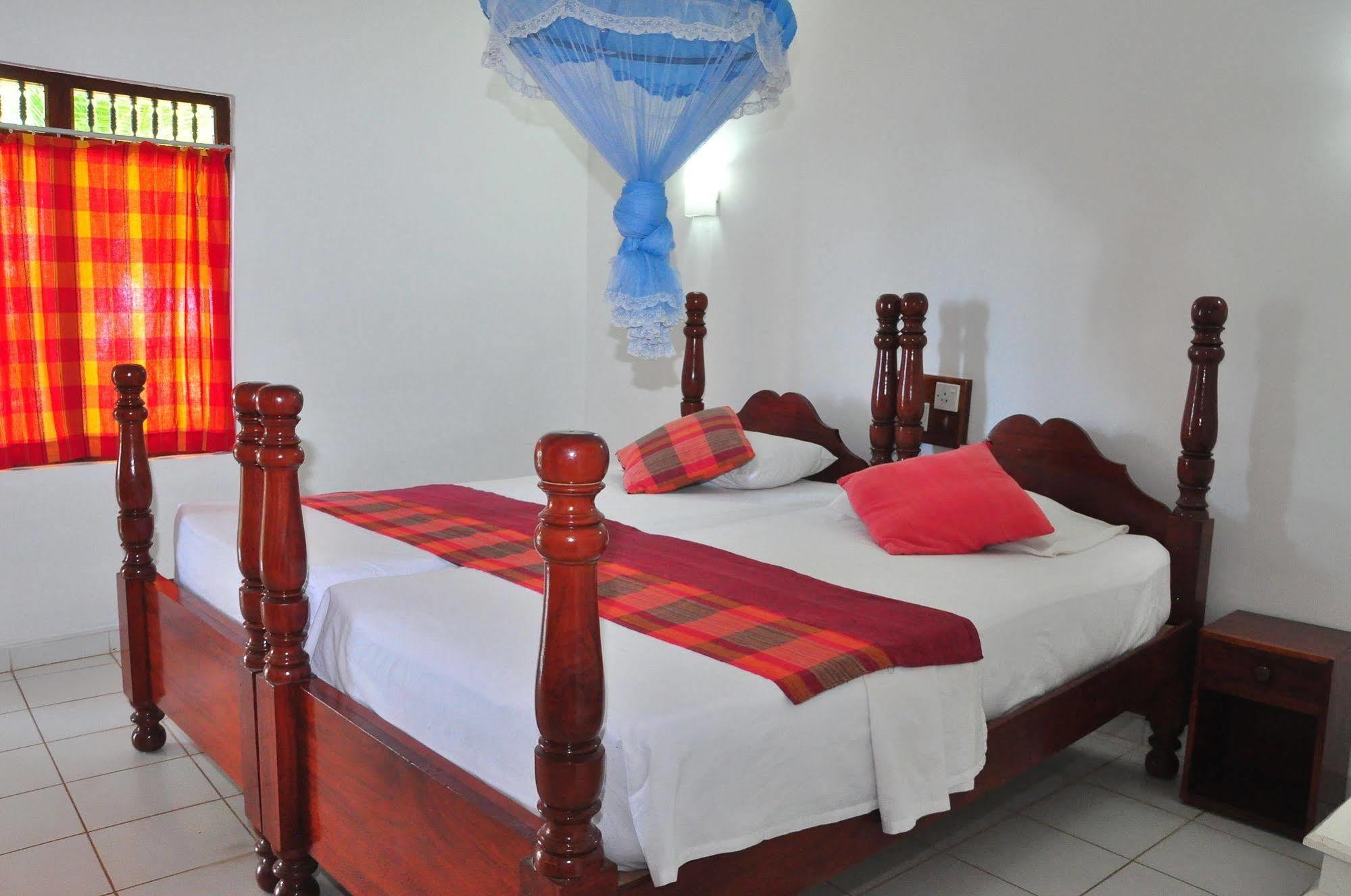 Ypsylon Tourist Resort Beruwala Exteriör bild