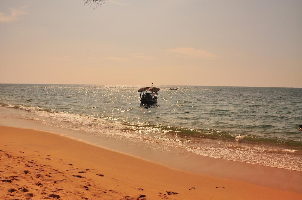 Ypsylon Tourist Resort Beruwala Exteriör bild